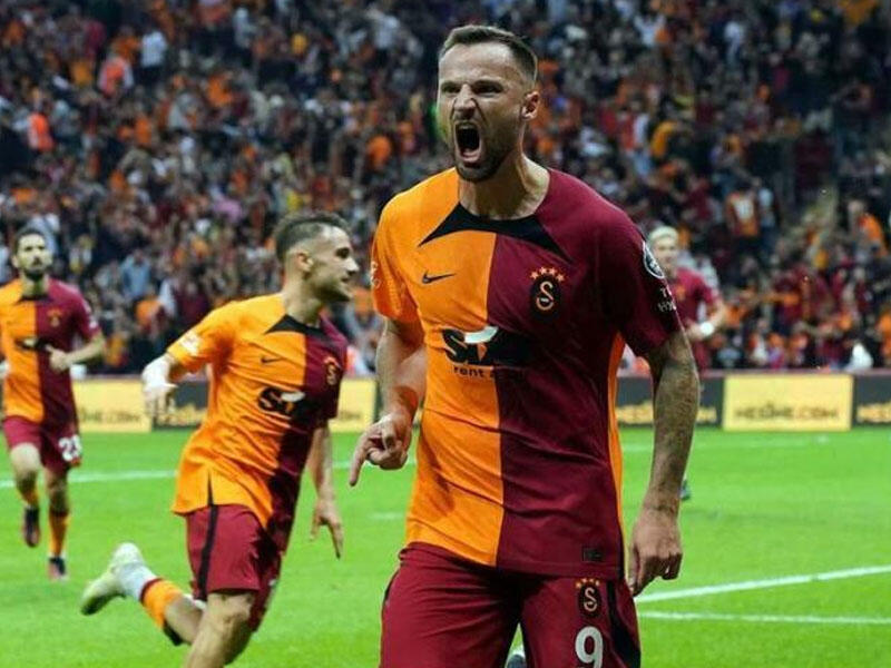 \\\"Qalatasaray\\\" onun \\\"kitabını bağladı\\\" - VİDEO