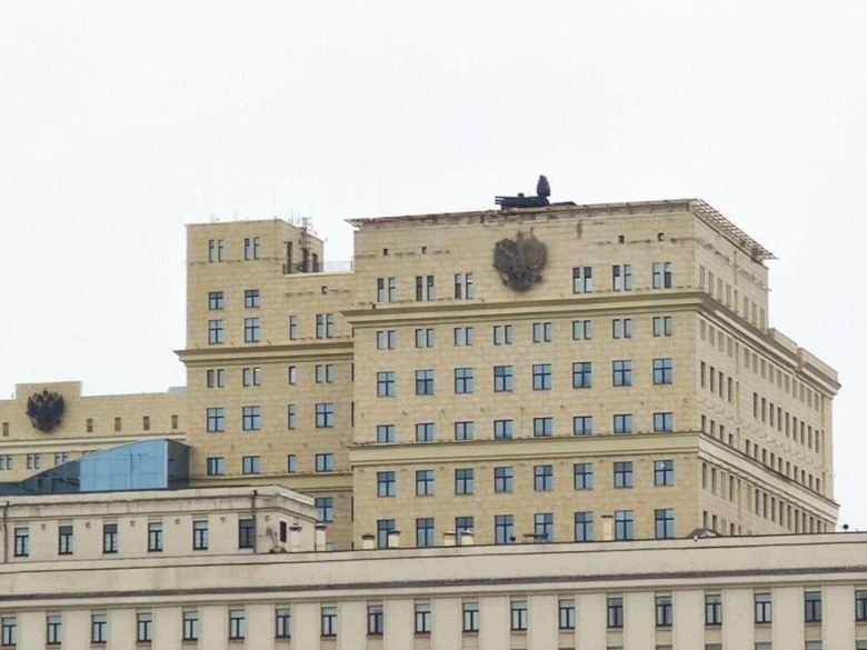 Kremlin yaxınlığında binaların damlarında zenit sistemləri quraşdırıldı - FOTO