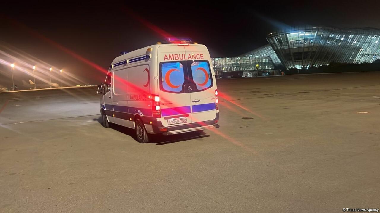 Səfirliyə hücum zamanı yaralananlar təcili yardım maşınları ilə aparıldı - FOTO