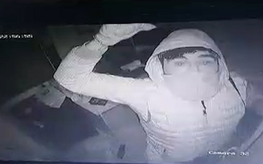 Bakıda şübhəli şəxs polisə bıçaqla müqavimət göstərib