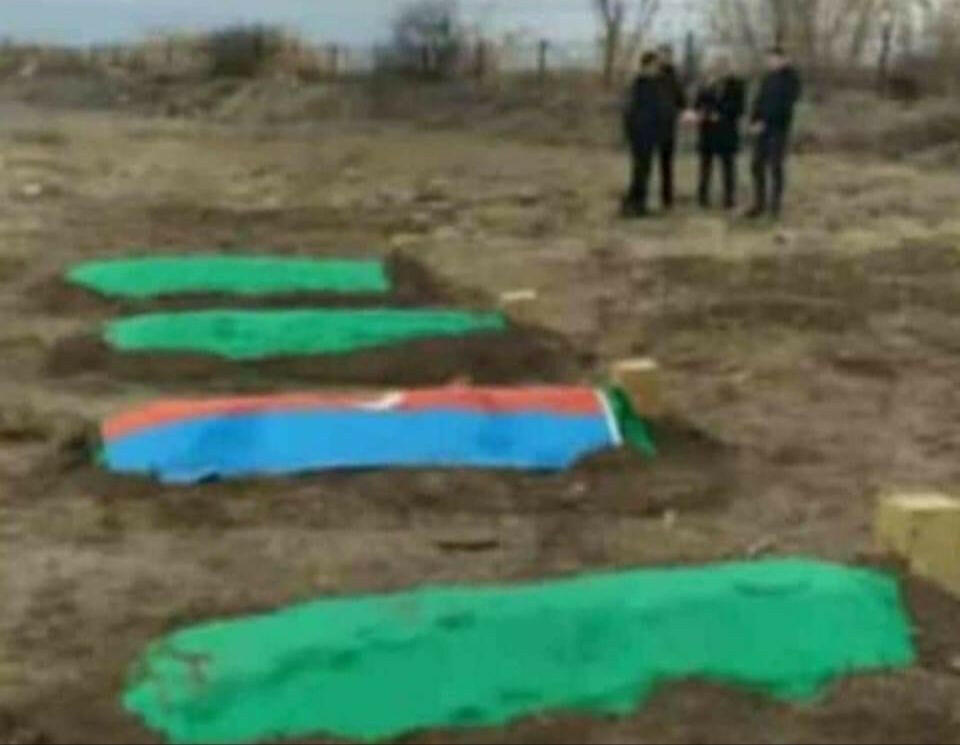 Dünən qəzada ölən ata, ana və iki övladı dəfn olundu