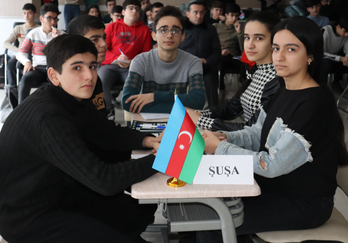 Gənclər arasında tarix mövzusunda intellektual oyun keçirilib