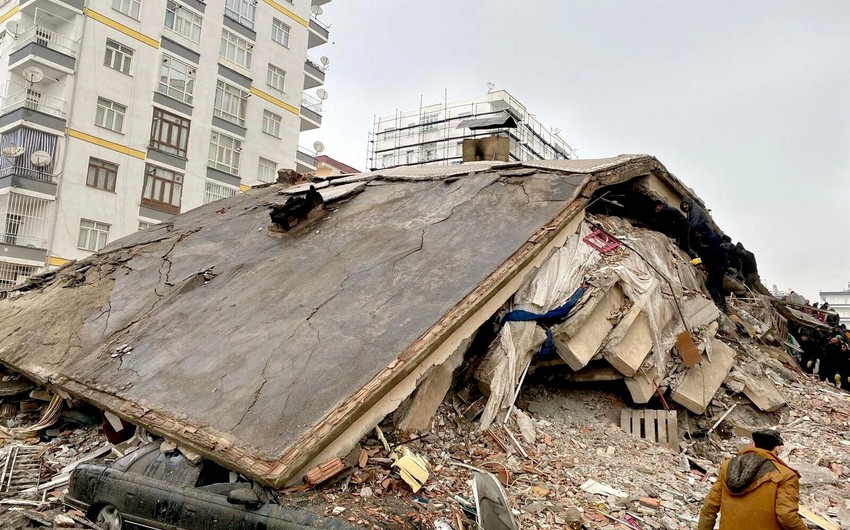 205 saat sonra 35 yaşlı qadın xilas edilib