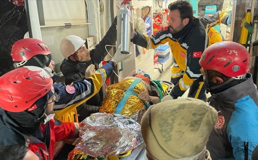 212 saat sonra 77 yaşlı qadın xilas edilib