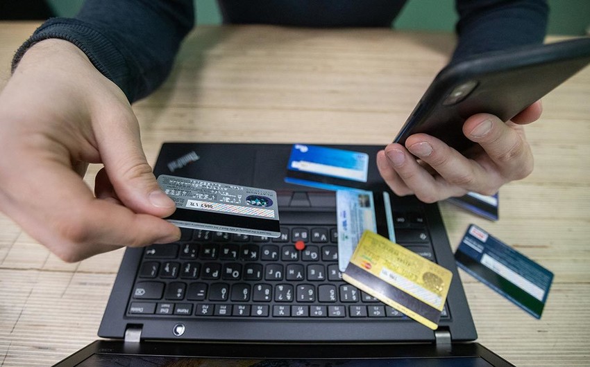 Bank hesablarından oğurluq etməkdə şübhəli bilinən şəxslər saxlanılıb