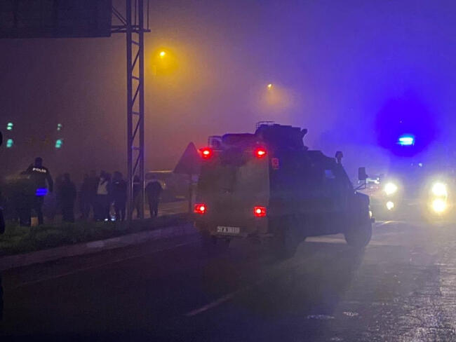 Yol polisi əməkdaşı xidməti avtomobilində özünü GÜLLƏLƏDİ - Körpünün girişində ... - FOTO
