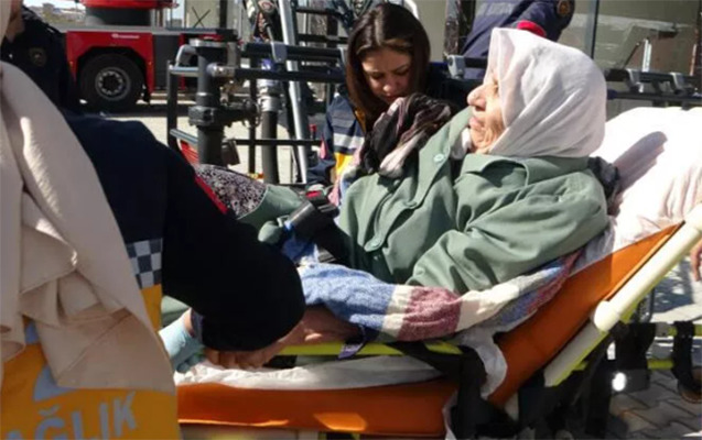 384 saat sonra möcüzə... - 90 yaşlı qadın və oğlu xilas edildi