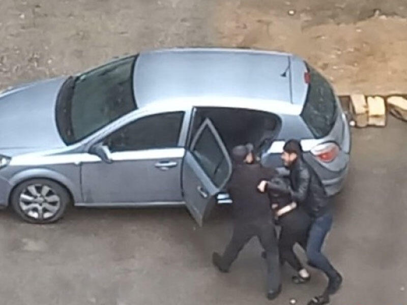 Bakıda qızın qaçırılması görüntüləri yayıldı - ANBAAN VİDEO - YENİLƏNİB