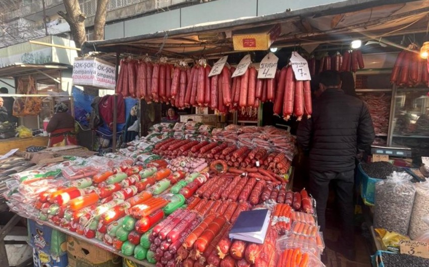 8-ci km bazarında keyfiyyətsiz kolbasalar aşkarlanıb