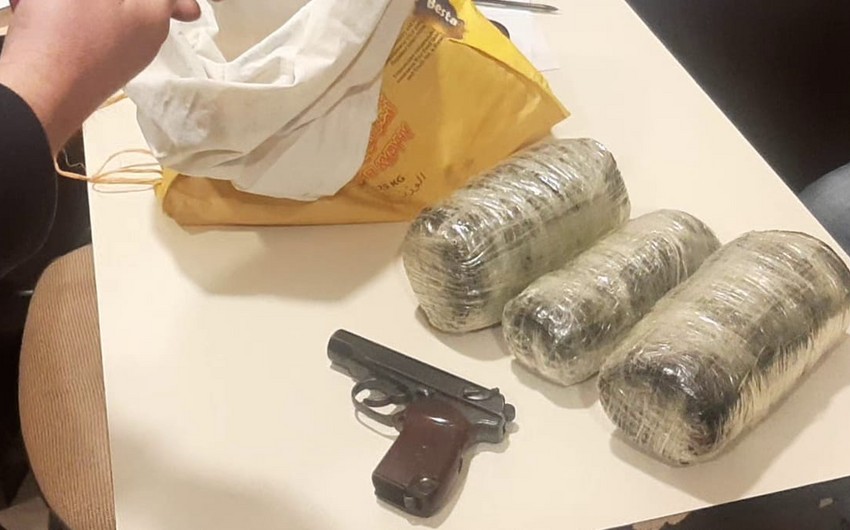Lənkəranda narkokuryerdə silah və 5 kq heroin aşkarlanıb