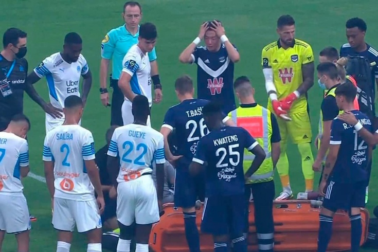 Gənc futbolçu stadionda huşunu itirərək ölüb
