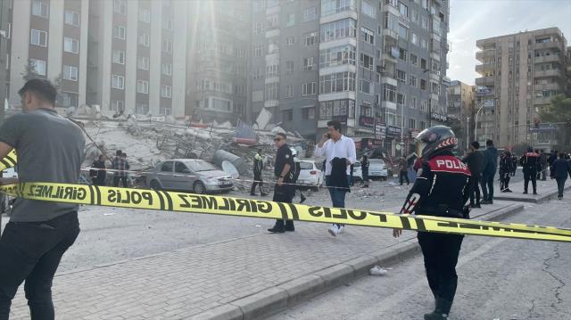 Türkiyədə bina uçdu