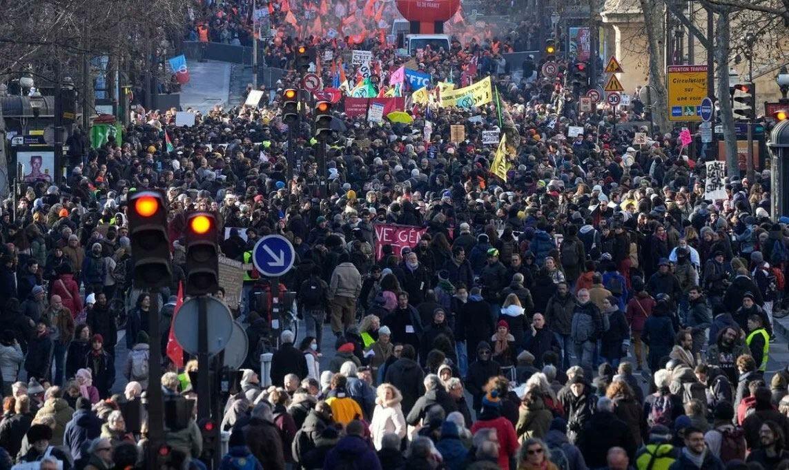 Paris də QARIŞDI
