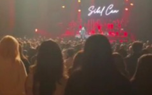 Sibel Canın Bakı konsertində zəlzələ qurbanları belə anıldı - Video