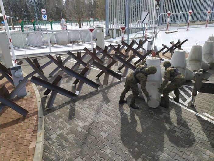 Polşa Belarusla sərhədə sədd çəkir