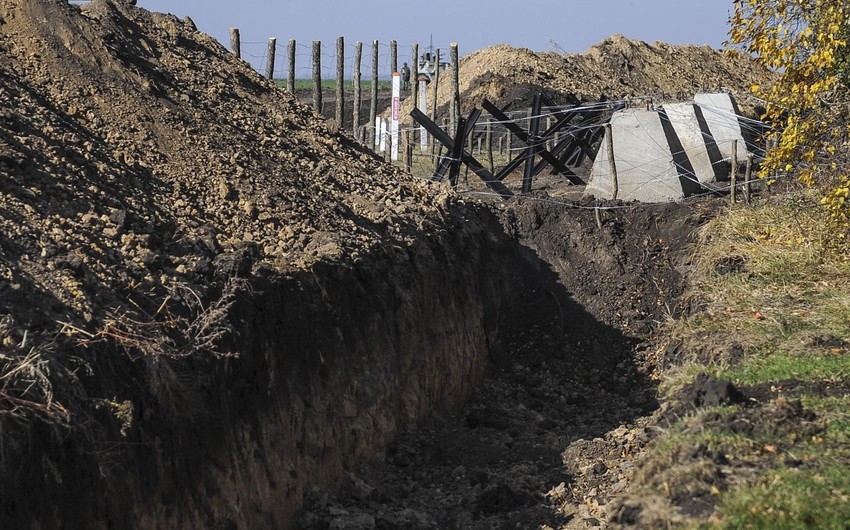 Ukrayna Moldova ilə sərhəddə xəndəklər qazıb