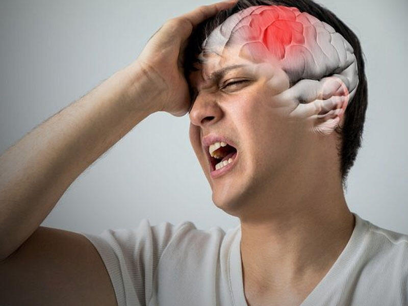 Kəskin baş ağrıları insultun xəbərçisidir - ƏLAMƏTLƏR