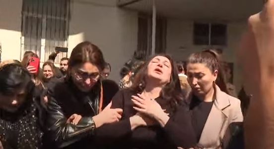 Dəfndə Dilarə Əliyevanın ürəkdağlayan görüntüləri: \\\"Oqtay,sənə qurban olum\\\"