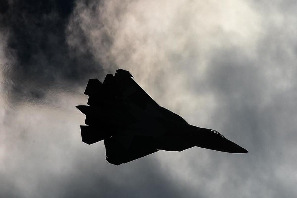 Qara dəniz üzərində \\\"Boeing\\\" və iki qırıcı görünüb