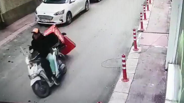 Motosikletini oğurlayıb qaçan şəxsə görün nə etdi - VİDEO