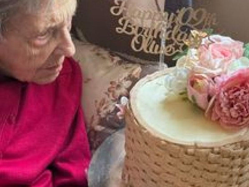 109 yaşlı müəllimə uzunömürlüyünün sirrini açdı: \\\"Gəzintini xoşlayıram və çoxlu su içirəm...\\\"