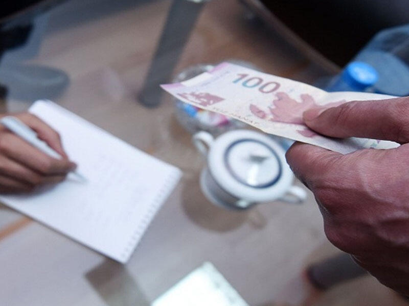 Toyda yığılan 32 mini oğurladı, 3 günə 8 min xərclədi