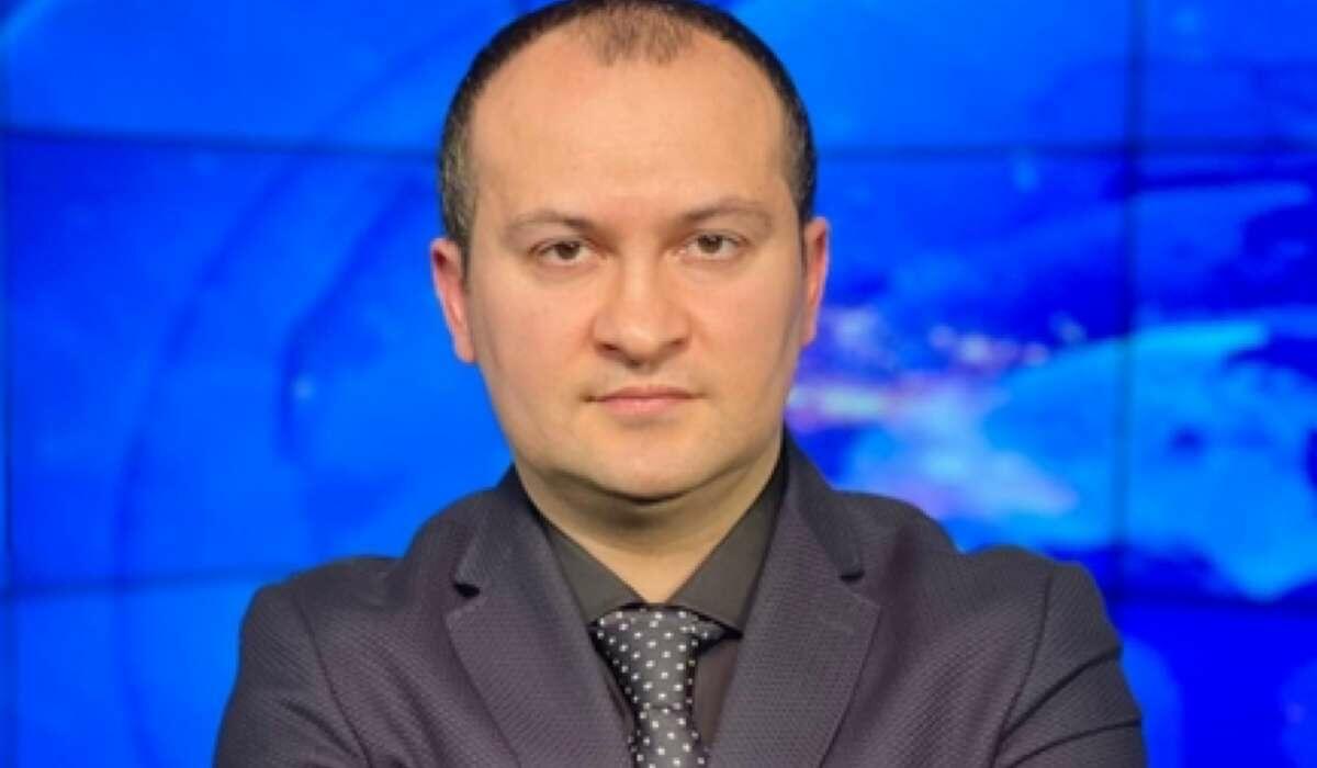 Turan bu həmkarlarını SİMASIZ ADLANDIRDI - FOTO