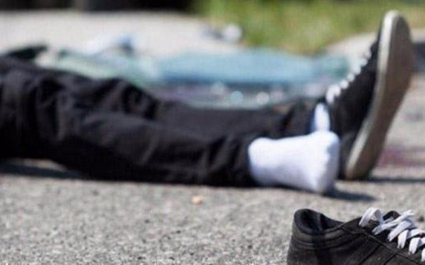18 yaşlı gənci avtomobil vurub
