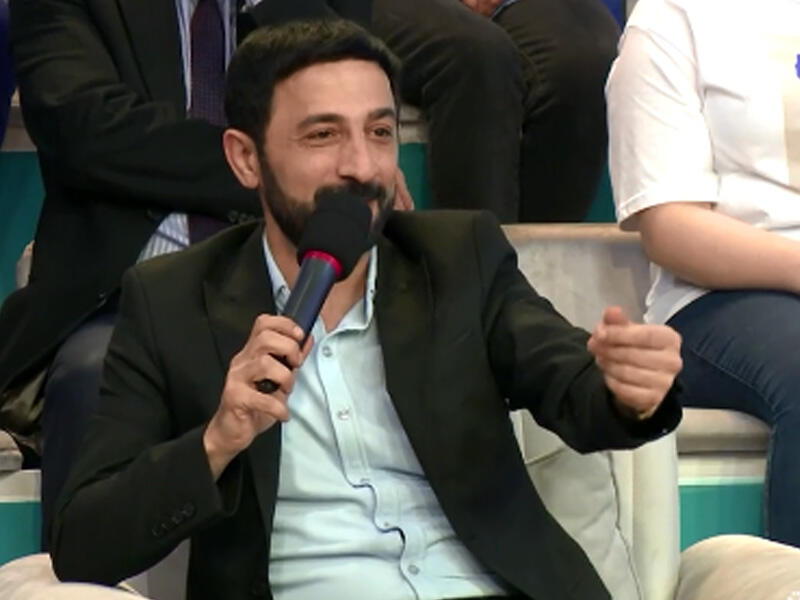 Pərviz Bülbülə aparcını efirdə PƏRT ETDİ: Bezmədin evdəkinin vermədiyi sualı verməkdən? - FOTO