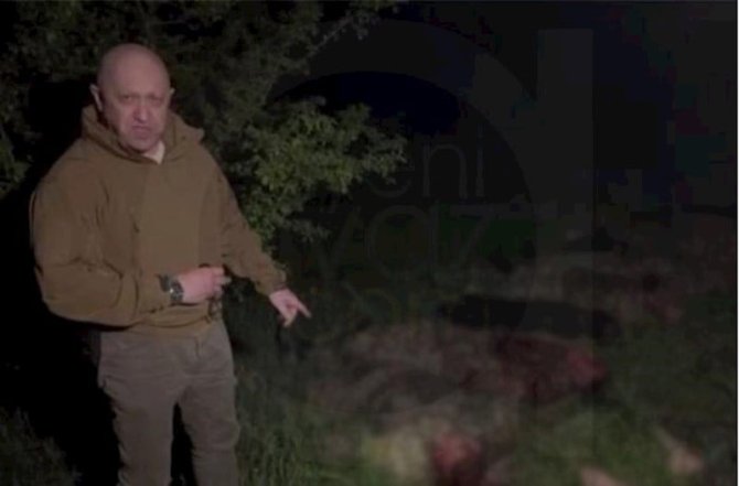 Priqojin Vaqnerçilərin meyitləri önündə Şoyqu və Gerasimovu söydü – Video