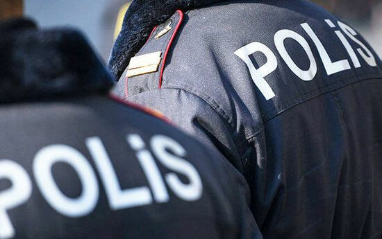Məhsul qutusunu təpikləyən polis İŞDƏN ÇIXARILDI - FOTO