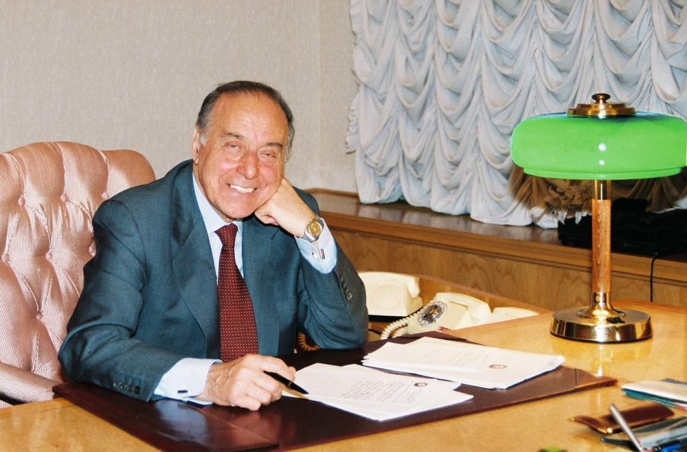 Bu gün Ümummilli Lider Heydər Əliyevin 100 illik yubileyidir