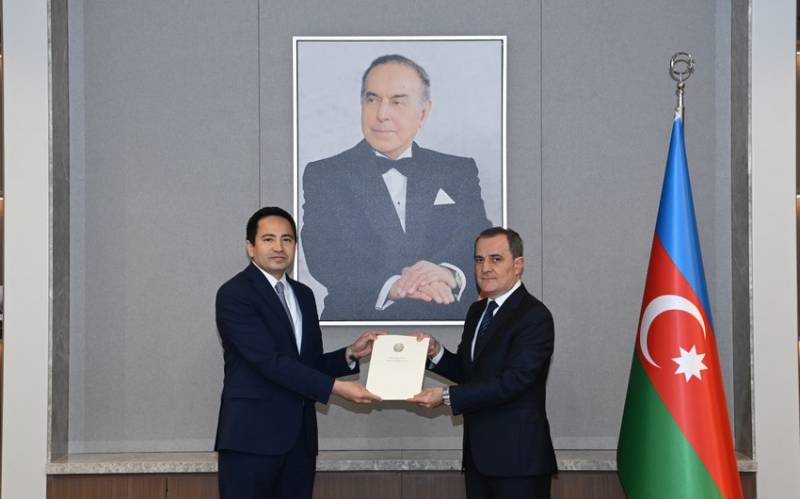 Xarici işlər naziri Ceyhun Bayramov Qazaxıstanın Azərbaycandakı yeni səfiri Alim Bayel ilə görüşüb.