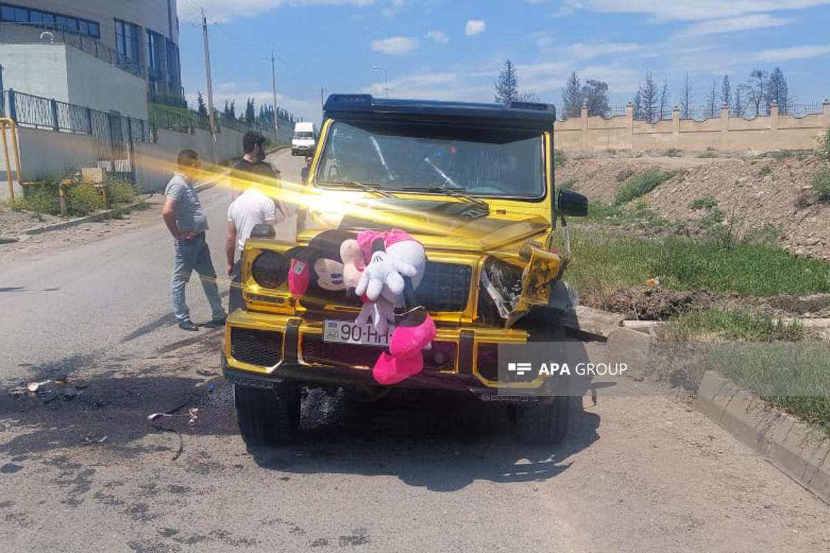 Gəncədə \\\"Gelandewagen\\\" aşıb - FOTO