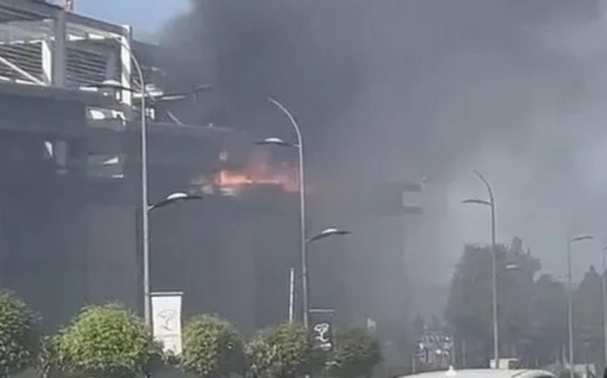 İstanbulda ticarət mərkəzi yanır