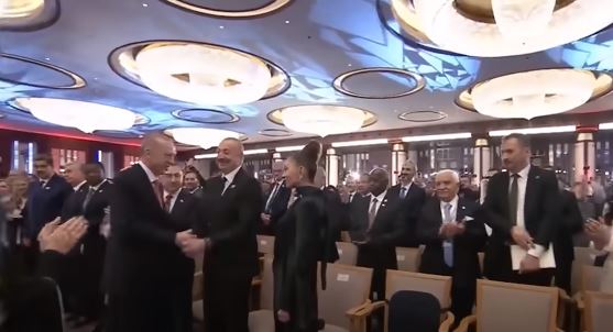 Ərdoğan Əliyevi qucaqladı,Paşinyan arxadan boylandı  —  And içmədən maraqlı VİDEO