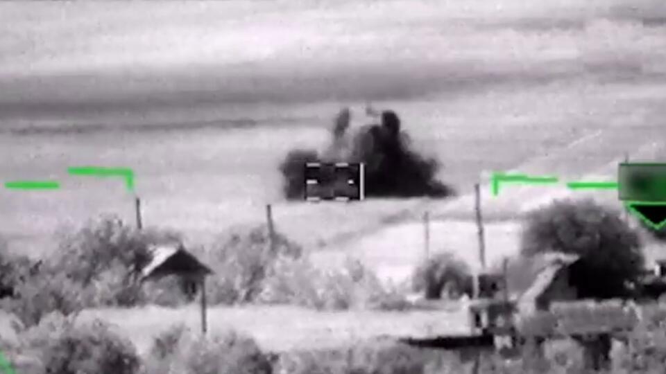 Rusiya ordusu tank əvəzinə traktoru vurdu — FOTO