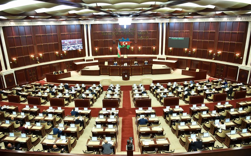Milli Məclisinin növbədənkənar sessiyasının növbəti iclası başlayıb