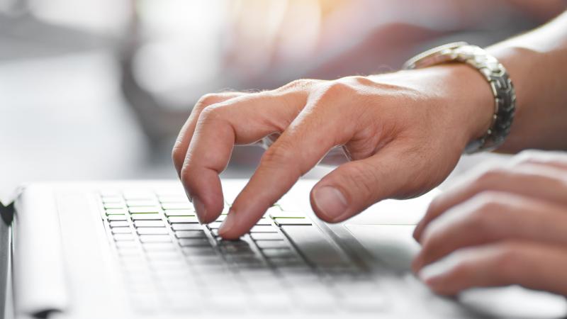 Qazaxıstanda internetdə yalan məlumat yayan şəxslər cərimələnəcək