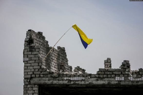 Ukrayna əsgərlərinin azad etdiyi kəndlərdən yeni fotolar
