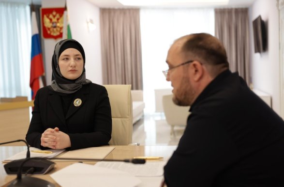 Kadırovun 20 yaşlı qızı təltif edildi