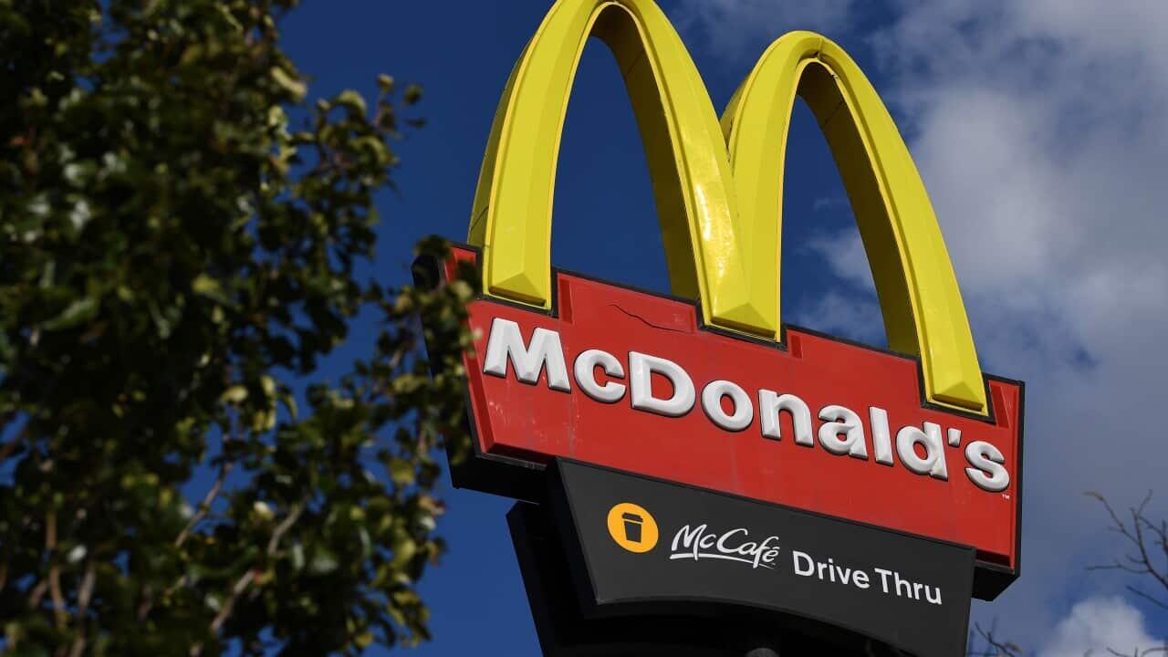 \\\"McDonald\\\'s\\\"da qəribə hərəkətlər edən cütlüyü VİDEOya çəkdilər