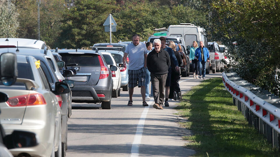 Krım körpüsünün girişində  6,5 km tıxac yaranıb