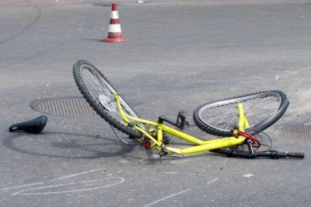 Bərdədə avtomobil velosipedçini vuraraq öldürdü