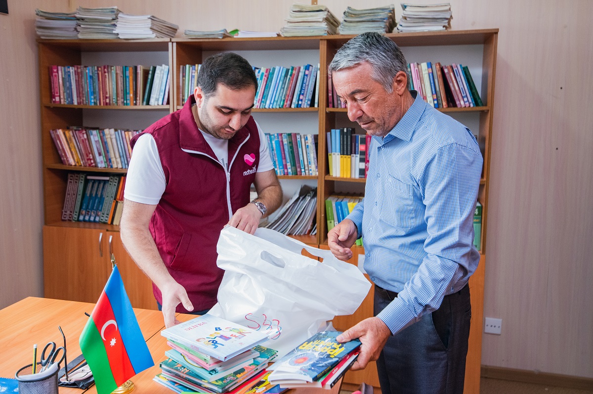 Qırmızı Ürəklər Fondundan “Kitab Gəzər” layihəsinə dəstək