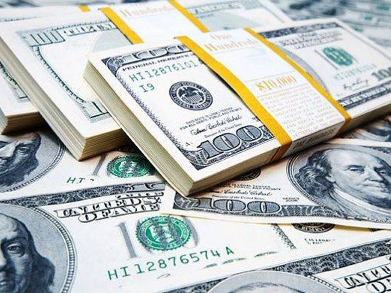 Əmisinin 90 min dollarını oğurlayıb özünə ev aldı