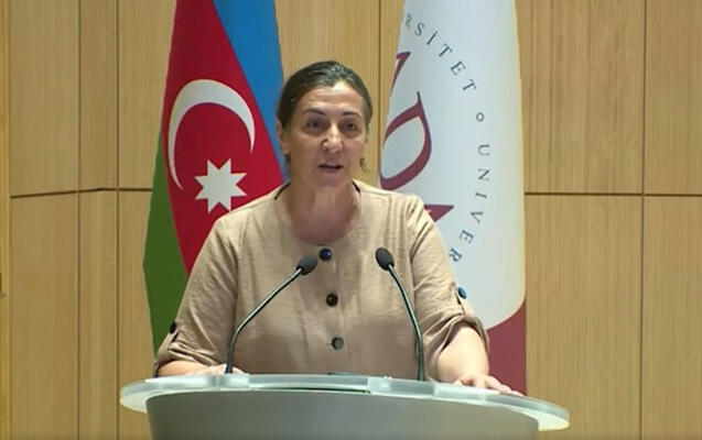 İmtahanda 59 bal toplayan şəhid anasının çıxışı maraqla qarşılandı - VİDEO