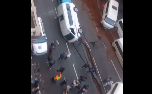 Yolun altından keçən qaz borusu partladı,maşınlar göyə uçdu - VİDEO