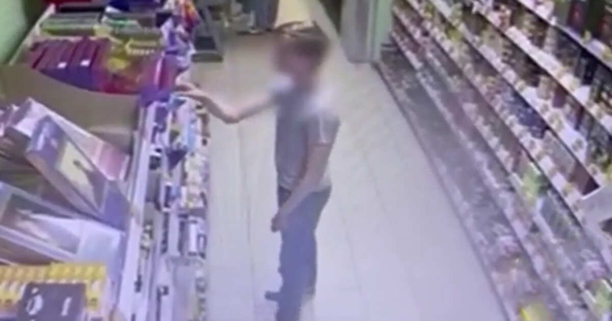 Mağazadan şokalad oğurlayan uşaq belə kameraya düşdü   — VİDEO