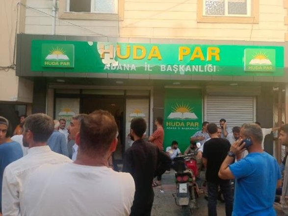 Türkiyədə İslam tərəfdarı partiyanın ofisinə hücum olub: bir nəfər ölüb